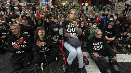 Jewish activists rally for Gaza cease-fire, shut down Hollywood intersection