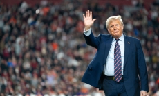 Donald Trump Greeted by Loud Boos at South Carolina Football Game