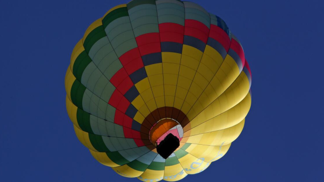 13 hot air balloon riders safe after emergency landing in Temecula yard