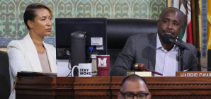 L.A. Council takes first step to delay $30-an-hour minimum wage for hotel, airport workers